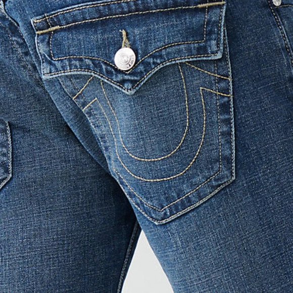 True Religion beautiful men’s shorts back packets with buttons. - Picture 5 of 16